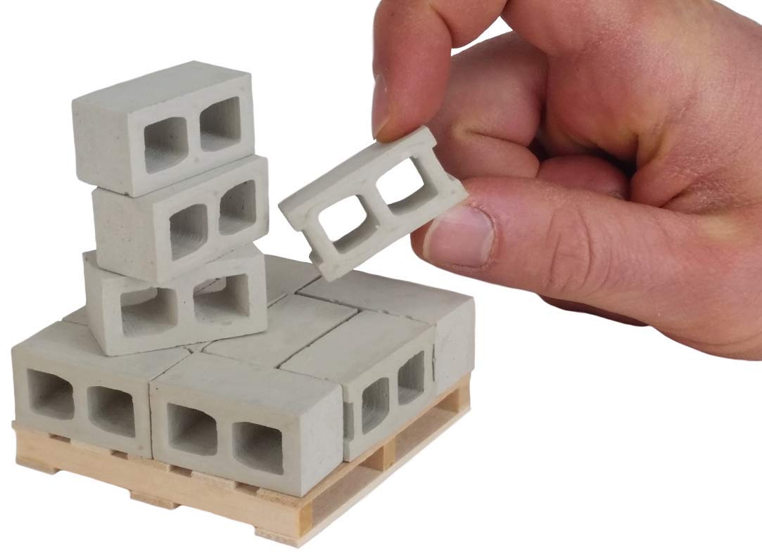 Acacia Grove Mini Cinder Blocks with Pallet, 1/12 Scale